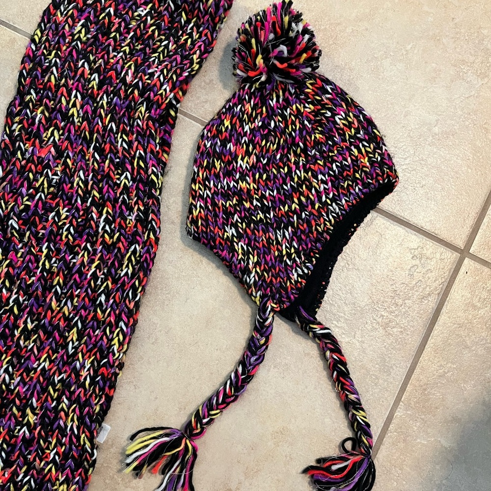 Joe Boxer Winter Scarf and Hat Set. Like New. OSFM - Picture 3 of 7